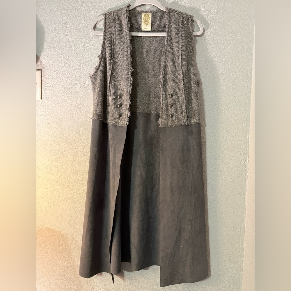 Vocal Charcoal Knit Vest - Picture 4 of 8
